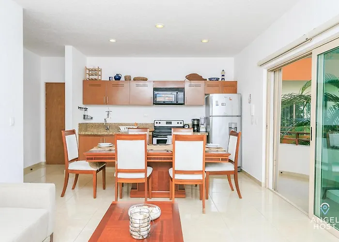 Perfectly Situated Between The & Town By Stella Apartment *