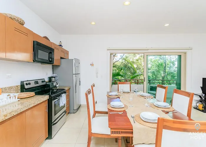Perfectly Situated Between The & Town By Stella Apartment *