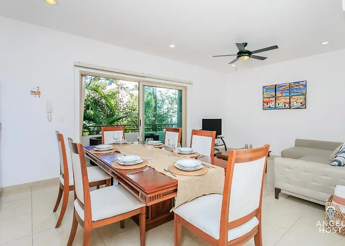 Perfectly Situated Between The & Town By Stella Apartment *