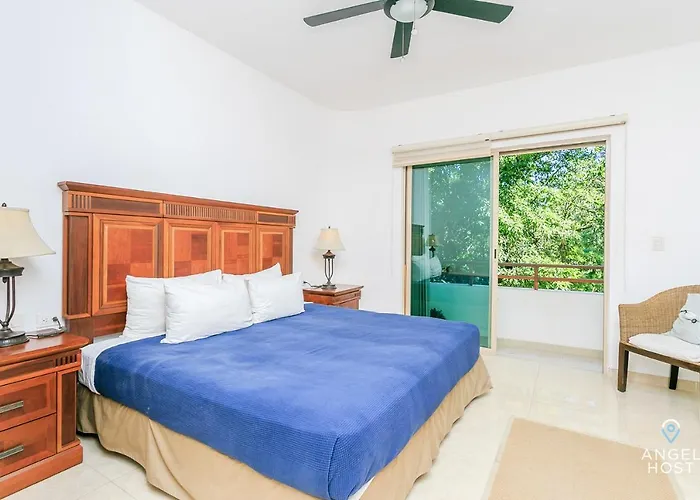 Perfectly Situated Between The & Town By Stella Apartment