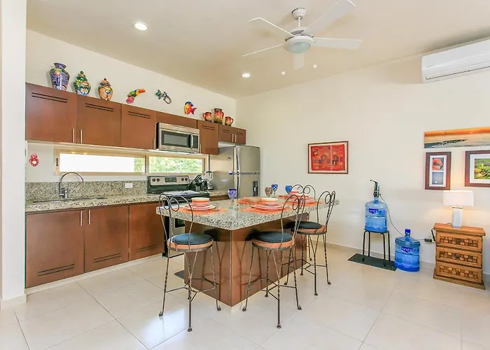 Perfectly Situated Between The & Town By Stella Apartment *