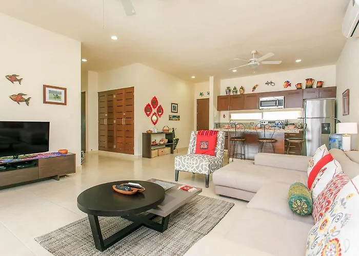 Perfectly Situated Between The & Town By Stella Apartment
