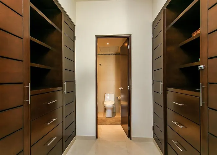 Apartment Perfectly Situated Between The & Town By Stella *