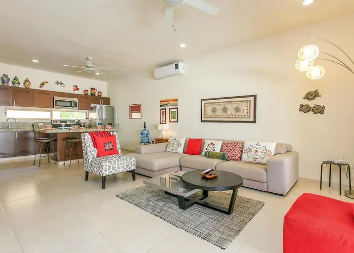 Perfectly Situated Between The & Town By Stella Apartment *