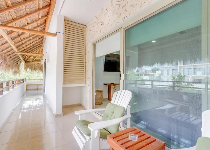 Perfectly Situated Between The & Town By Stella Apartment *