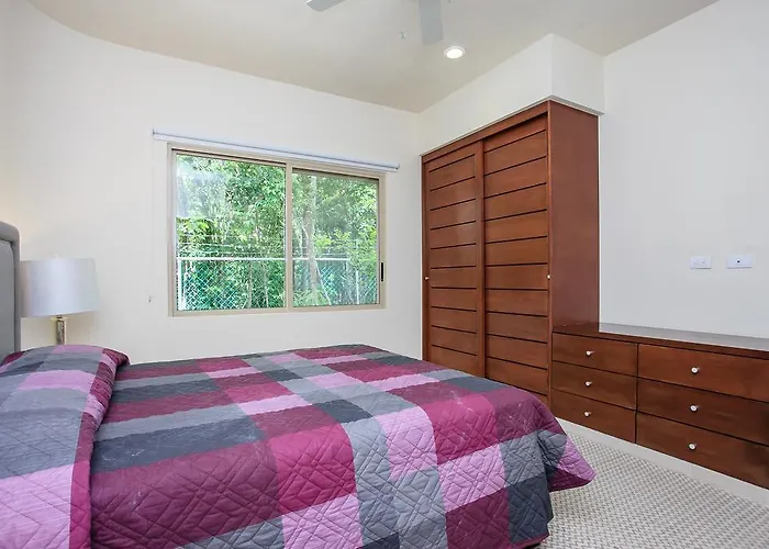 Apartment Perfectly Situated Between The & Town By Stella