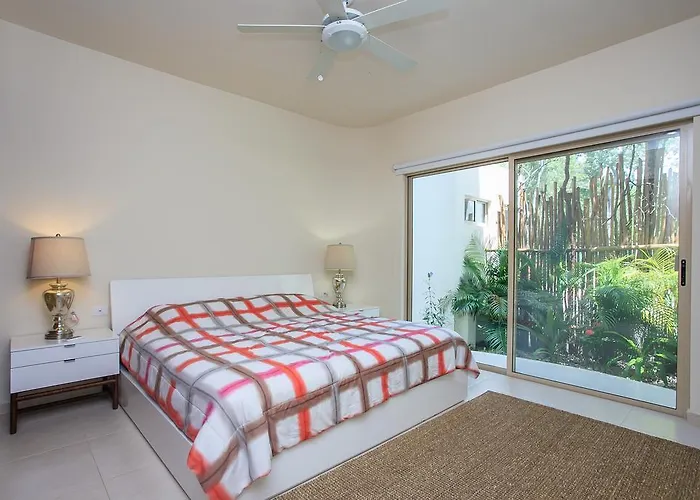 Apartment Perfectly Situated Between The & Town By Stella