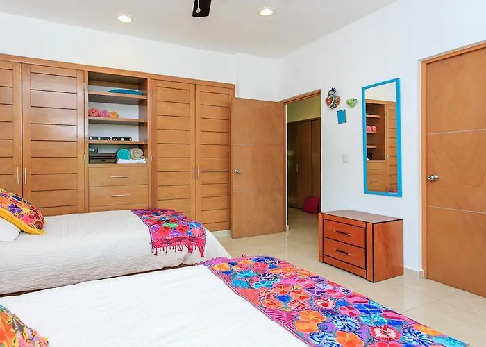 Perfectly Situated Between The & Town By Stella Apartment