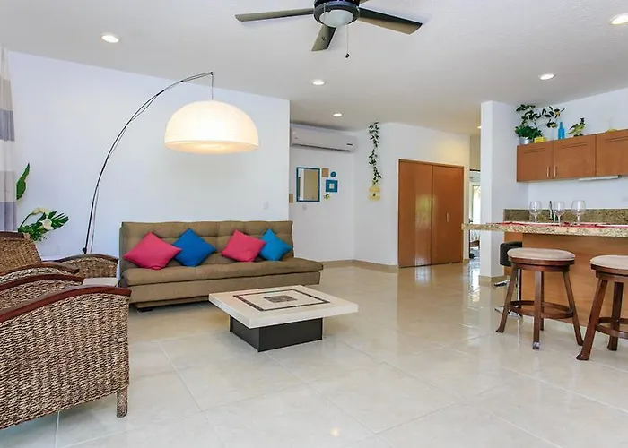 Perfectly Situated Between The & Town By Stella Apartment