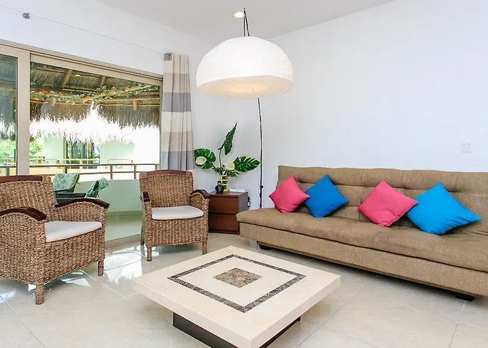 Perfectly Situated Between The & Town By Stella Apartment *